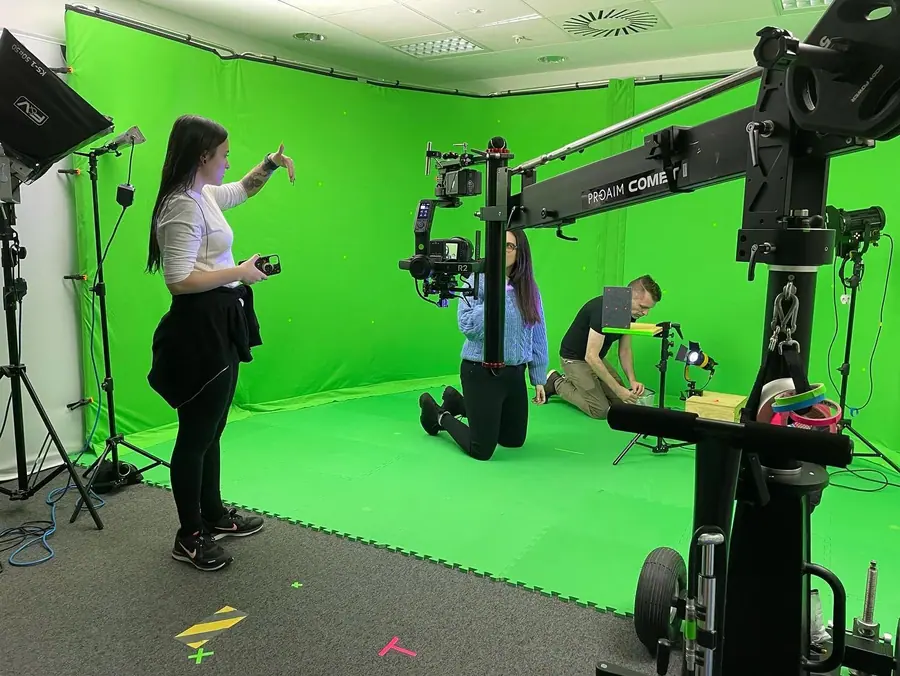 GLiTCHED ViSUALS behind the scenes at Escape Studios