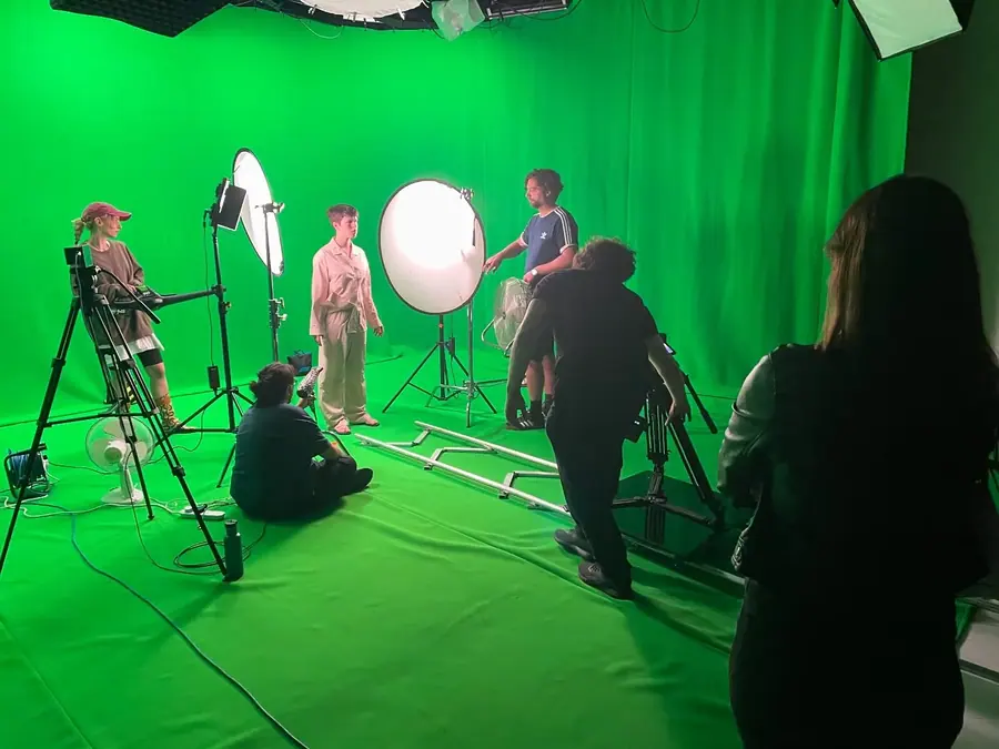 GLiTCHED ViSUALS behind the scenes on the green screen stage