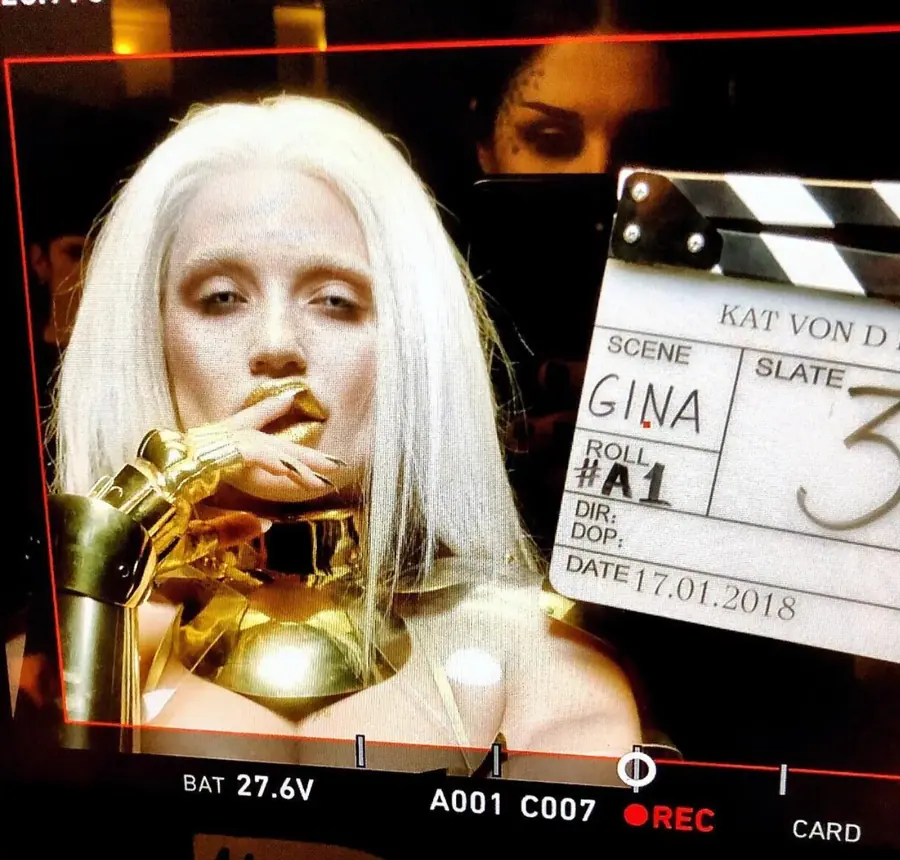 GLiTCHED ViSUALS behind the scenes on a studio shoot