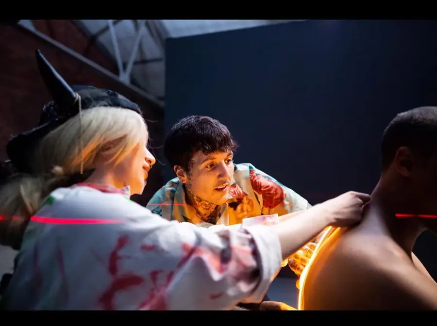GLiTCHED ViSUALS behind the scenes on a studio shoot