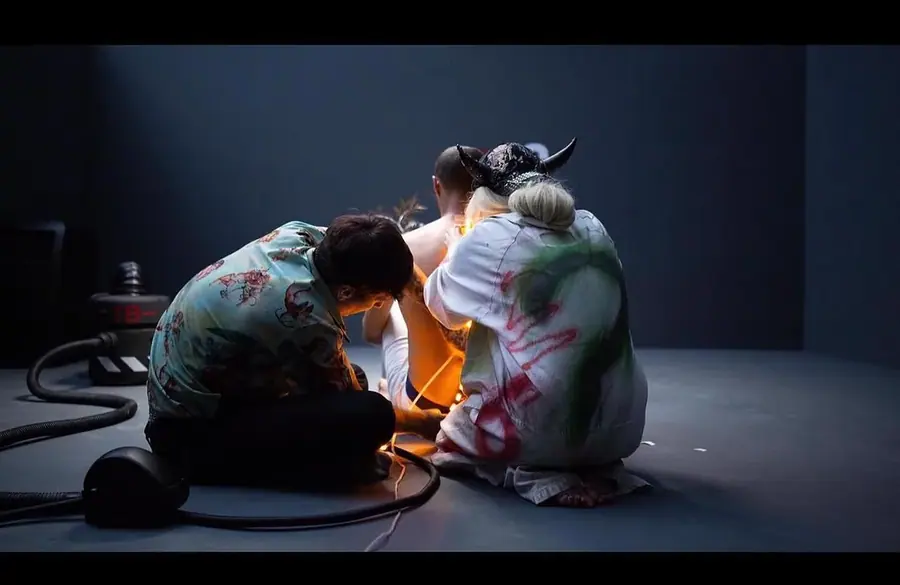 GLiTCHED ViSUALS behind the scenes on a studio shoot