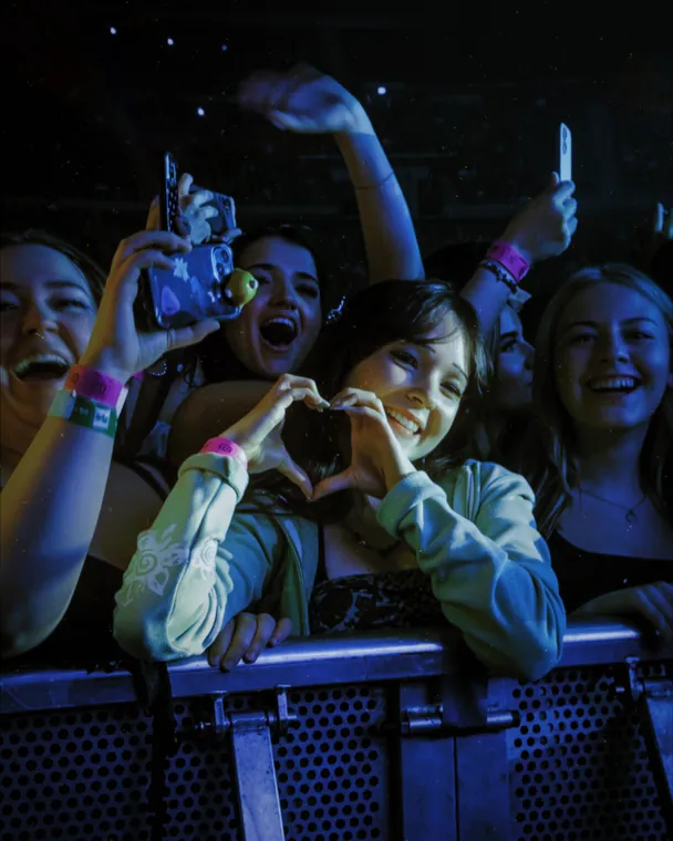 The Neighbourhood crowd at the barrier, live music photography by GLiTCHED ViSUALS