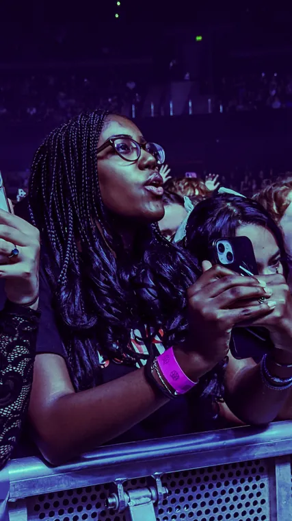 The Neighbourhood crowd at the barrier, live music photography by GLiTCHED ViSUALS
