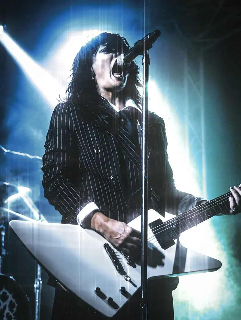 Saint Agnes performing live, concert photography by GLiTCHED ViSUALS