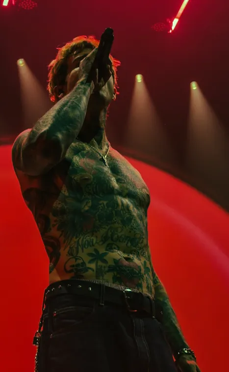 The Neighbourhood live, shot on iPhone by GLiTCHED ViSUALS